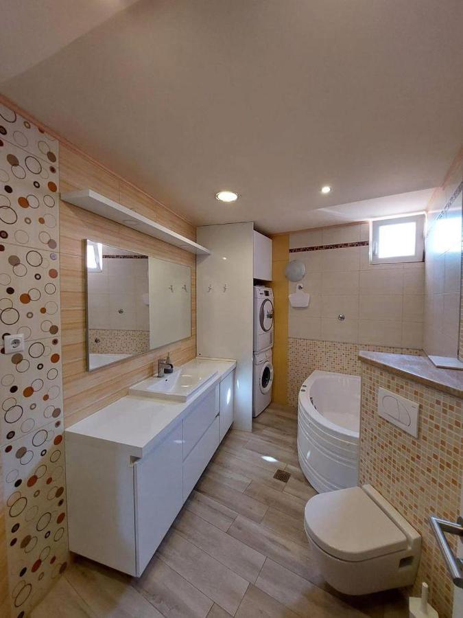 Guest House Klara Solin Exterior foto